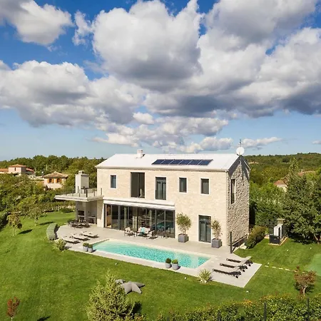 Holiday home Mit Privatpool Fuer 8 Personen Ca 400 Qm In Radetici, Istrien Binnenland Von Istrien Radetici